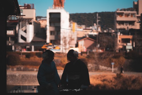 着物を着た女性2名のフレンド写真。