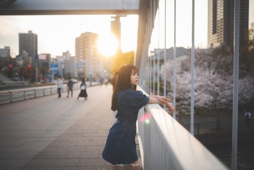 女性のポートレートモデルの写真。